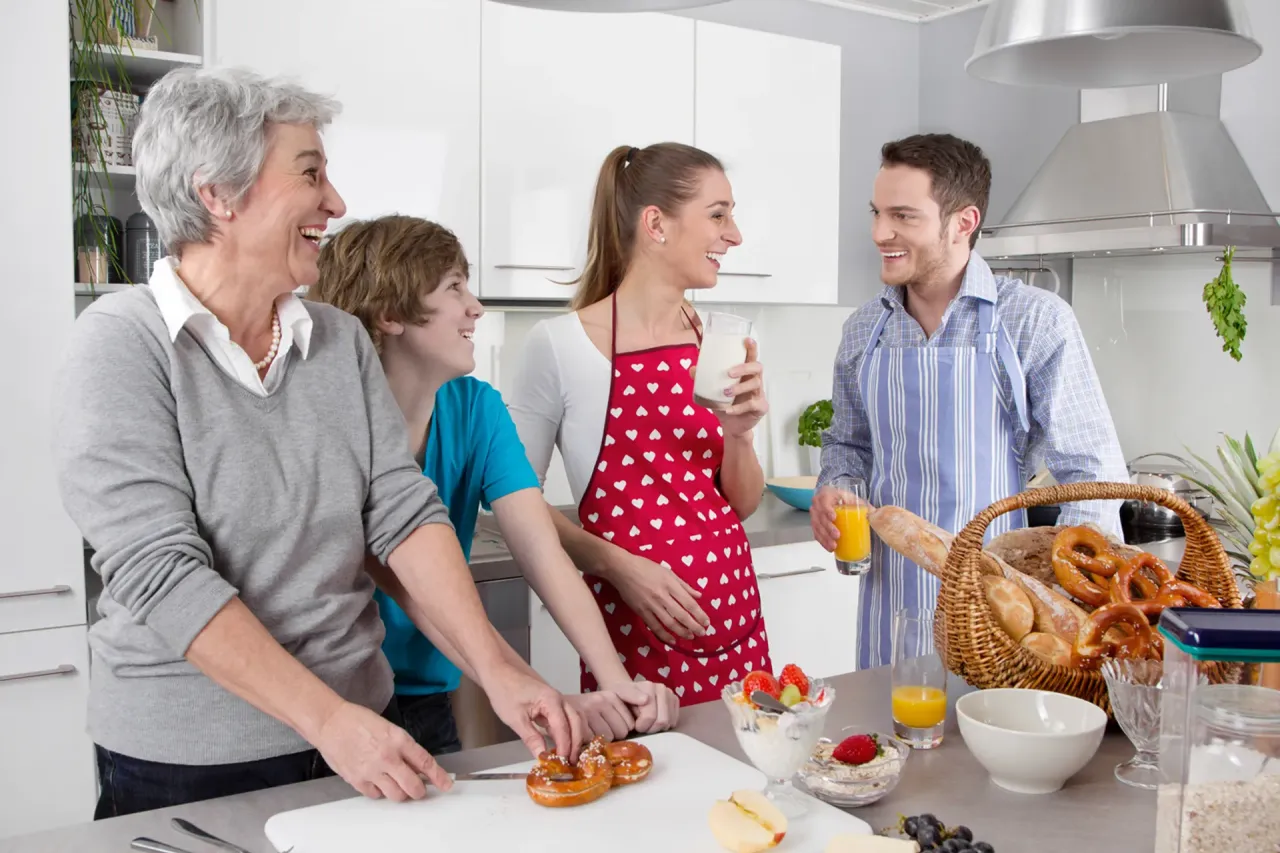 Wohnen mit Oma, Opa und der Generation Z? Warum das Mehrgenerationenhaus wieder attraktiv wird